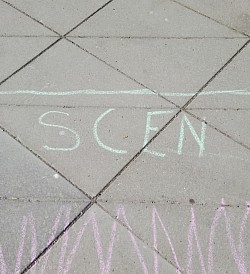 Straßentanz vor der Stadtbibliotek linköping